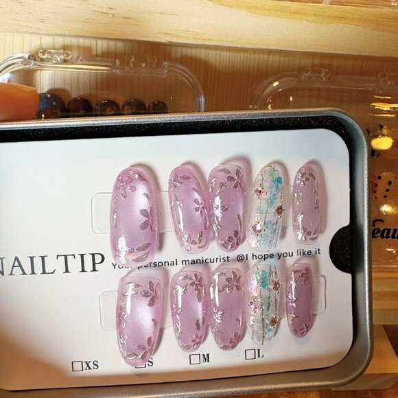 Handmade Press-On Nails - Picture 15 of 16